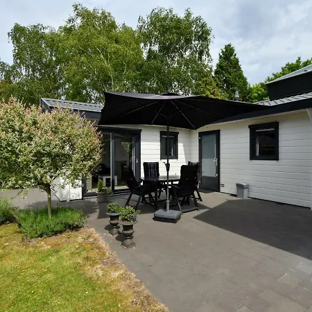 Spacious In With Garden *
