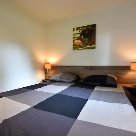Spacious In With Garden