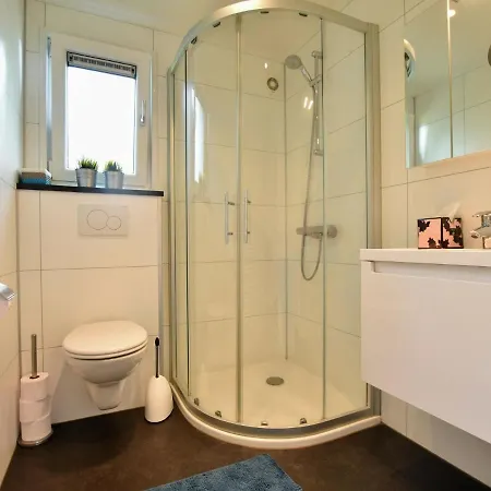 Spacious In With Garden