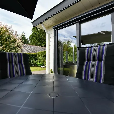 Spacious In With Garden